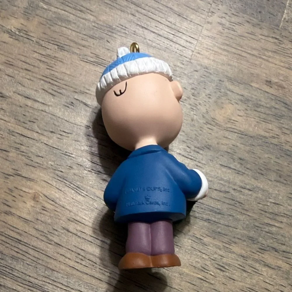 Hallmark Keepsake Charlie Brown Ornament – A Snoopy Christmas (2nd in Series)